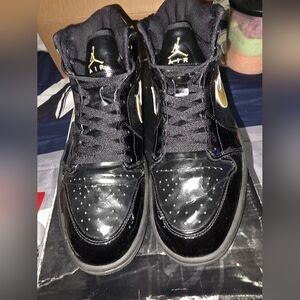 Air Jordan 1 Retro High - Black Metallic Gold 2020 Size 11.5